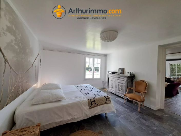 Image No.9-6 Bed House for sale