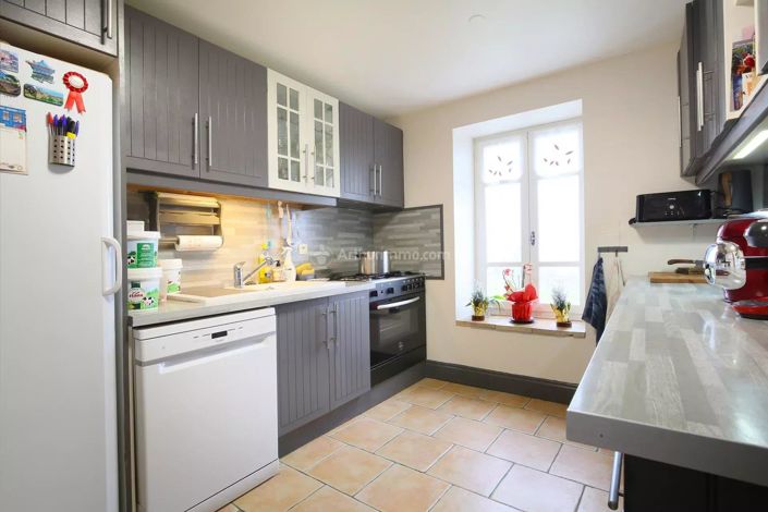 Image No.16-7 Bed House for sale