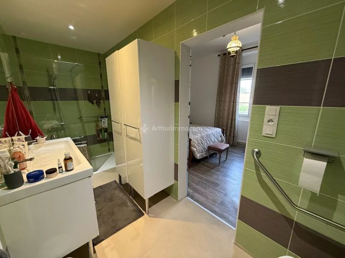 Image No.8-6 Bed House for sale