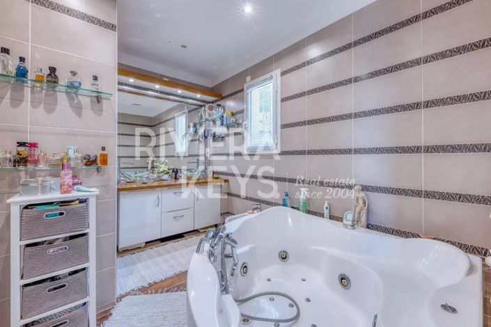 Image No.19-4 Bed House for sale