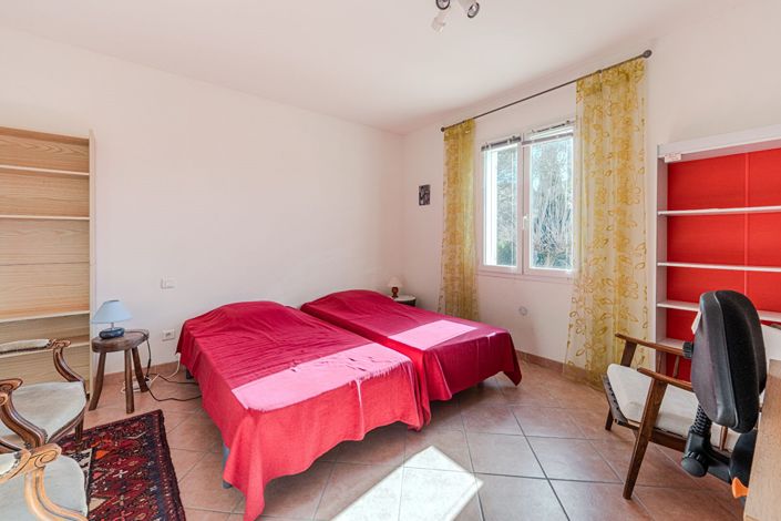 Image No.8-4 Bed House for sale