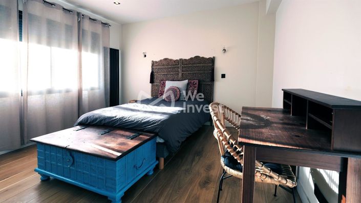 Image No.17-6 Bed Property for sale