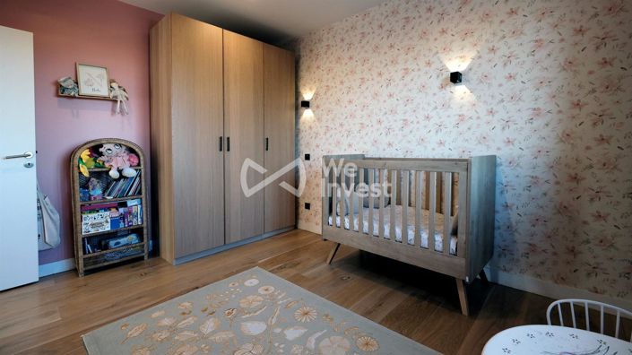Image No.20-6 Bed Property for sale