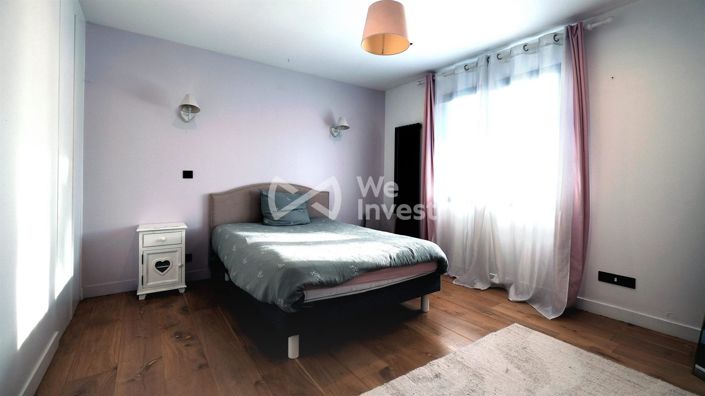 Image No.21-6 Bed Property for sale