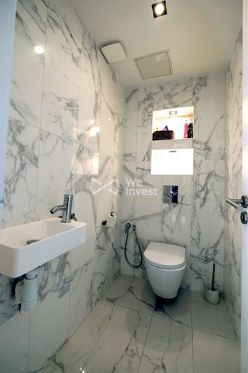 Image No.24-6 Bed Property for sale