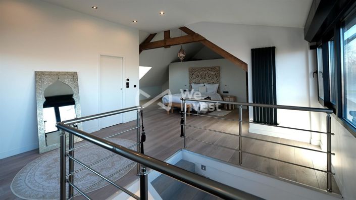 Image No.26-6 Bed Property for sale