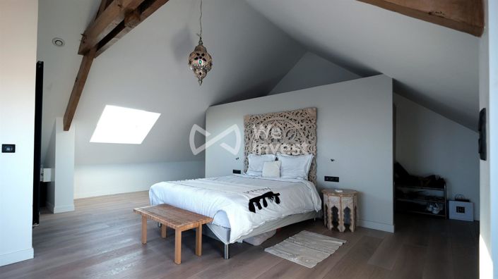 Image No.28-6 Bed Property for sale