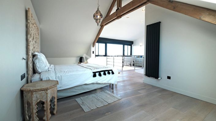 Image No.30-6 Bed Property for sale