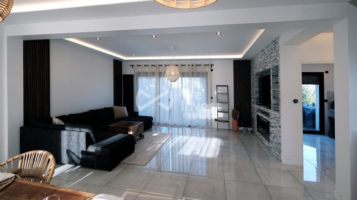 Image No.5-6 Bed Property for sale