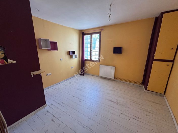 Image No.3-3 Bed House for sale