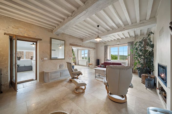 Image No.2-4 Bed Property for sale