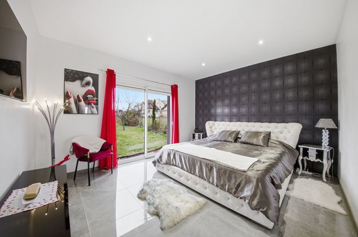 Image No.14-3 Bed Property for sale