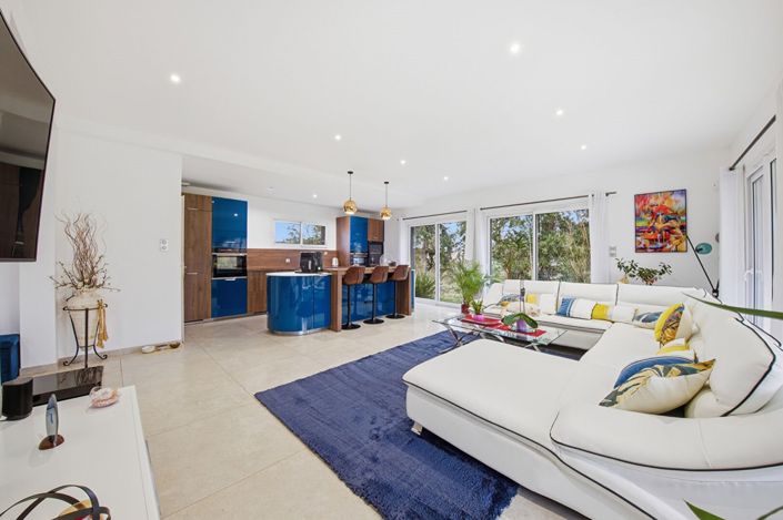 Image No.7-3 Bed Property for sale