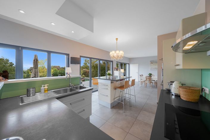 Image No.14-6 Bed Property for sale