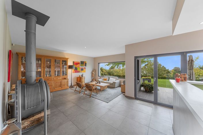 Image No.15-6 Bed Property for sale