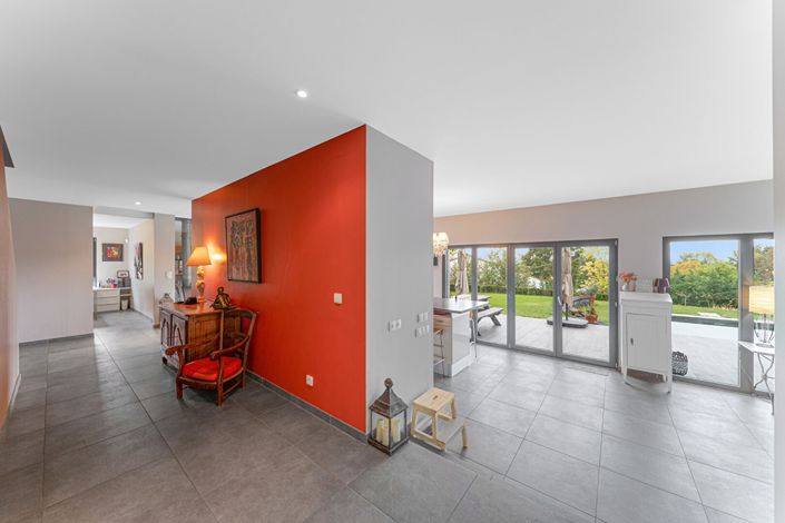 Image No.16-6 Bed Property for sale