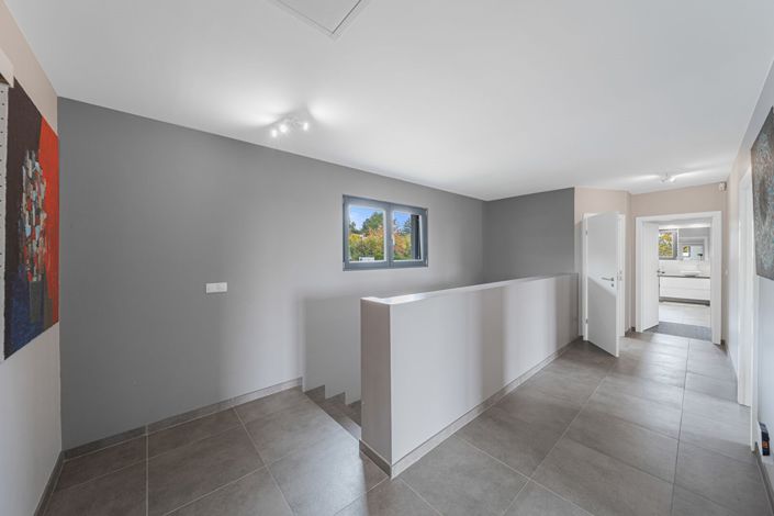 Image No.21-6 Bed Property for sale