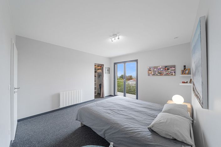 Image No.7-6 Bed Property for sale