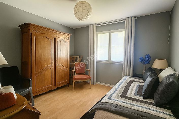 Image No.10-3 Bed House for sale