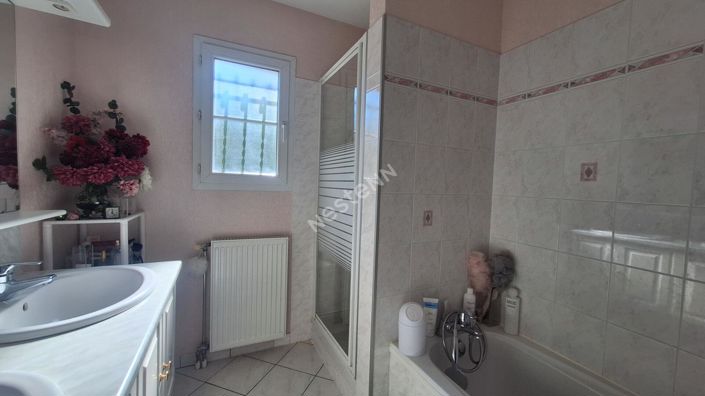 Image No.11-3 Bed House for sale