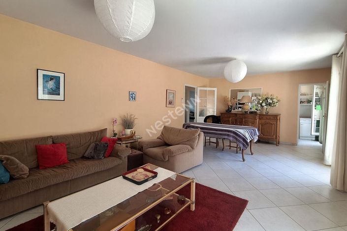 Image No.6-3 Bed House for sale