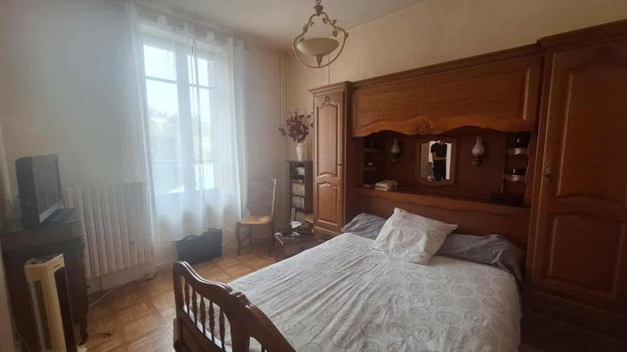 Image No.8-6 Bed House for sale