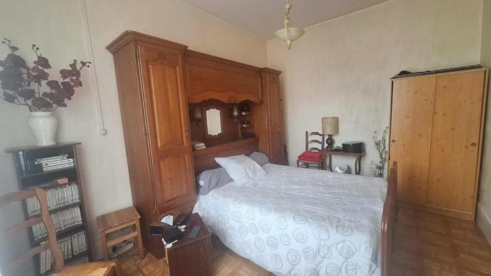 Image No.9-6 Bed House for sale