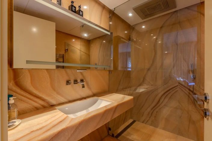 Image No.7-5 Bed House for sale