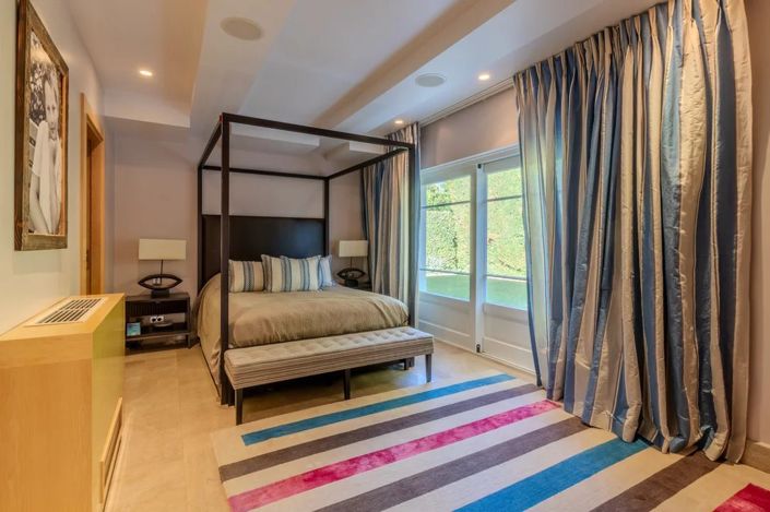 Image No.8-5 Bed House for sale
