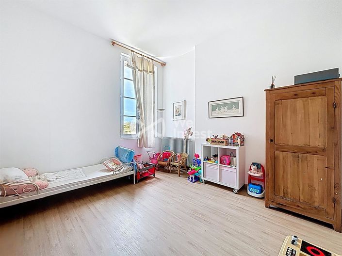 Image No.15-12 Bed Property for sale