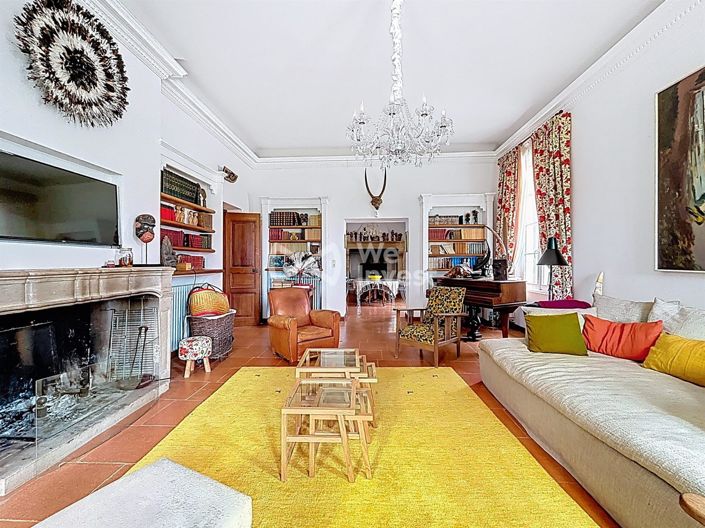Image No.8-12 Bed Property for sale