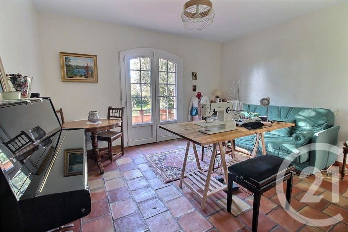 Image No.14-6 Bed House for sale