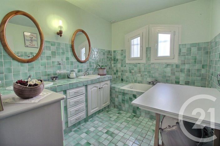 Image No.16-6 Bed House for sale