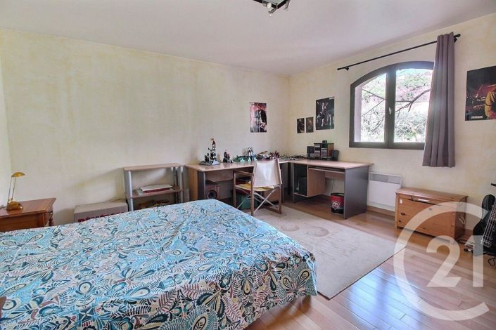 Image No.19-6 Bed House for sale