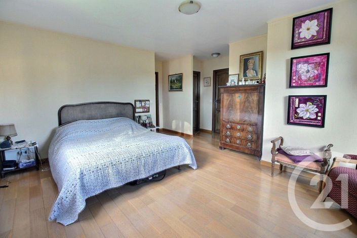 Image No.21-6 Bed House for sale