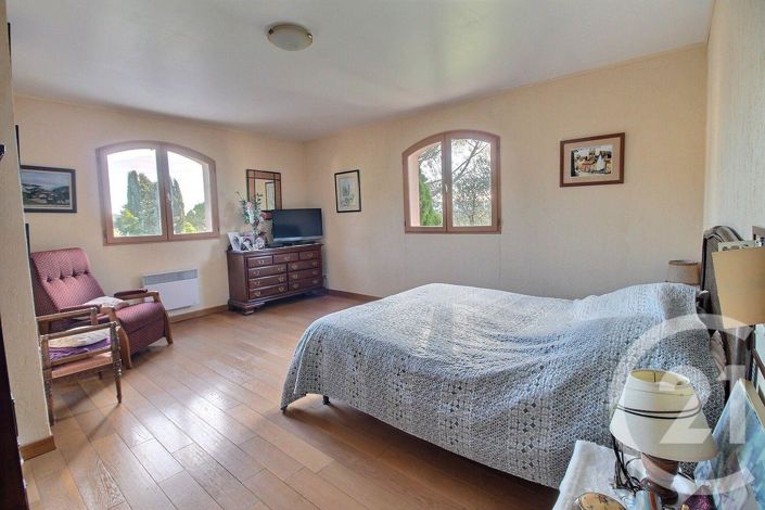 Image No.22-6 Bed House for sale