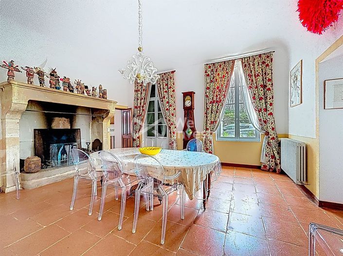 Image No.9-12 Bed Property for sale