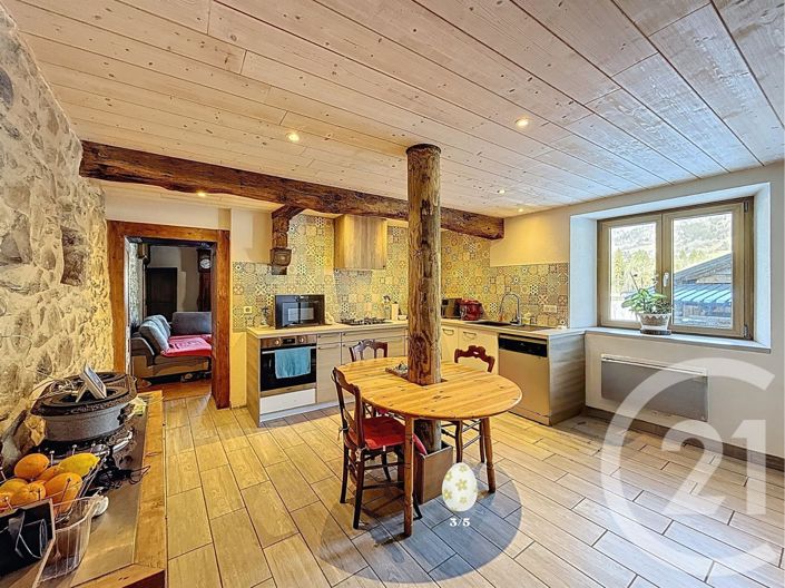 Image No.16-6 Bed House for sale