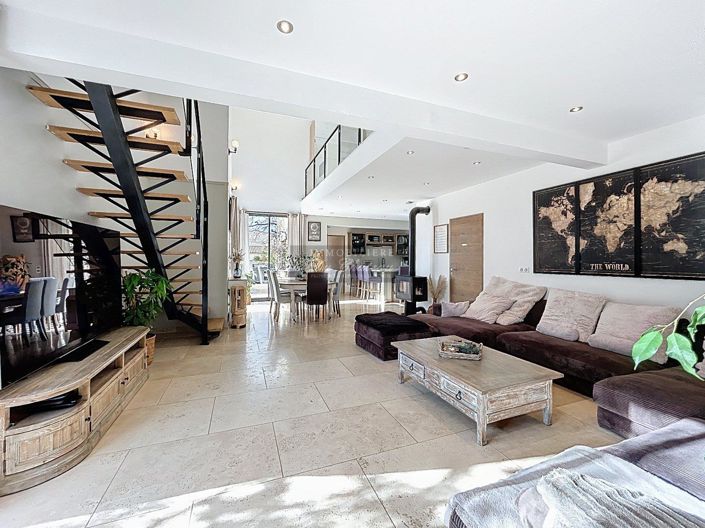 Image No.2-4 Bed House for sale