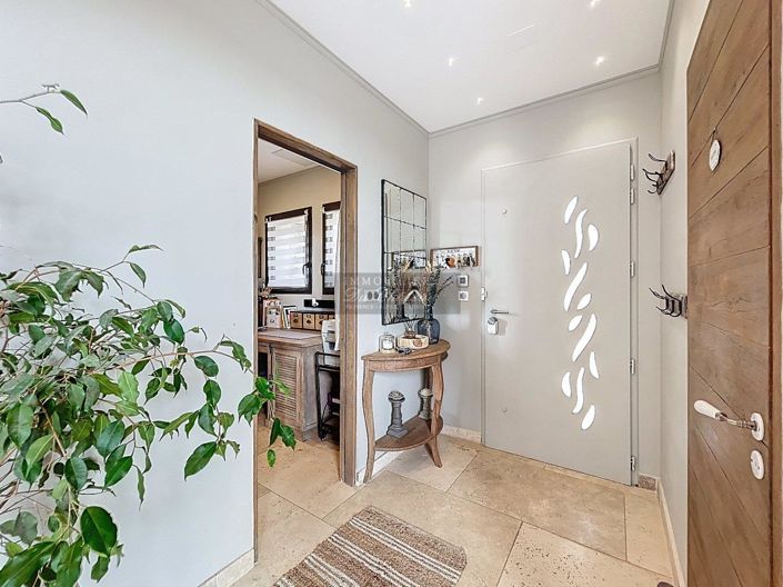 Image No.3-4 Bed House for sale
