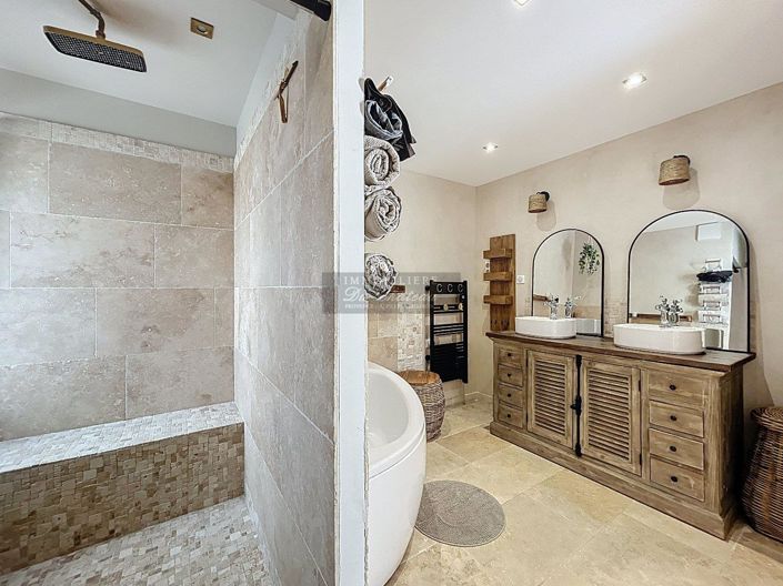 Image No.8-4 Bed House for sale