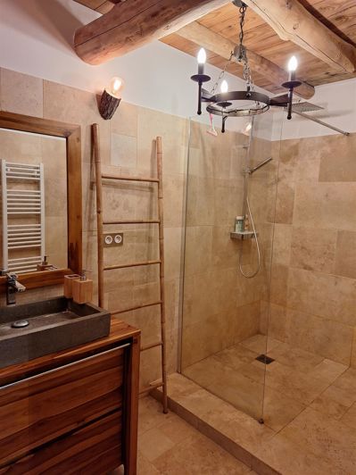Image No.20-7 Bed House for sale