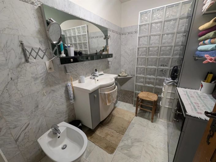 Image No.18-4 Bed House for sale