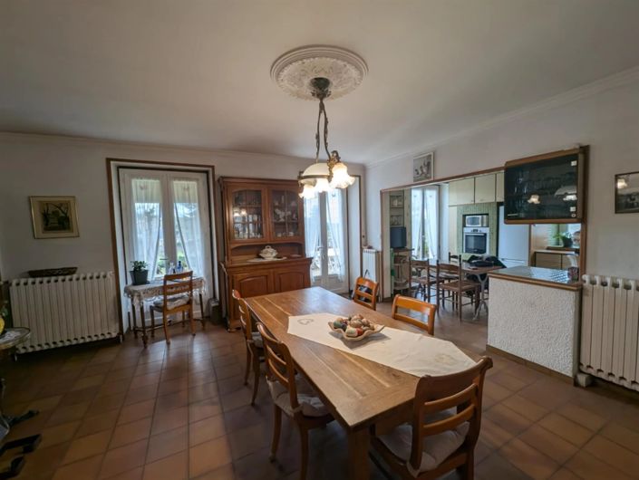 Image No.8-4 Bed House for sale