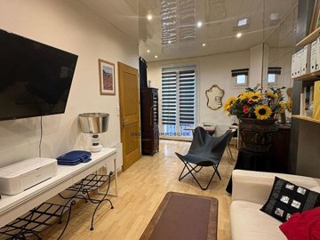 1 - Cucuron, Apartment