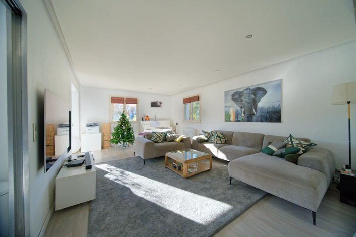 Image No.2-5 Bed House for sale