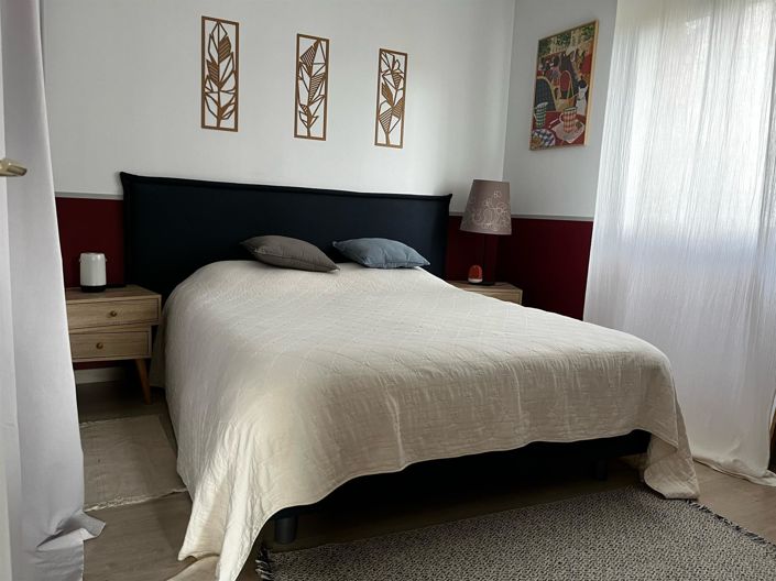 Image No.7-5 Bed House for sale
