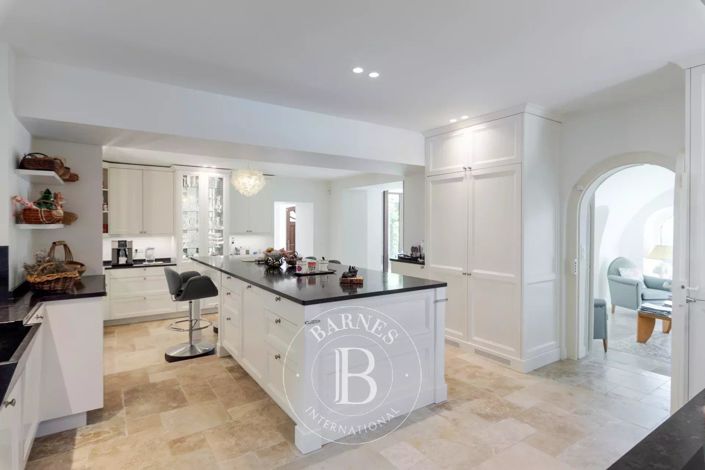 Image No.8-9 Bed House for sale