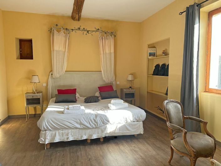 Image No.6-14 Bed Property for sale