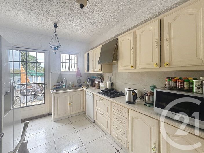 Image No.11-3 Bed House for sale